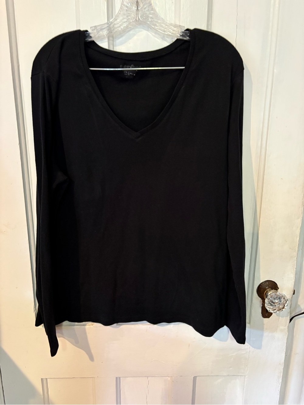 Women's Black V-Neck Long Sleeve Top